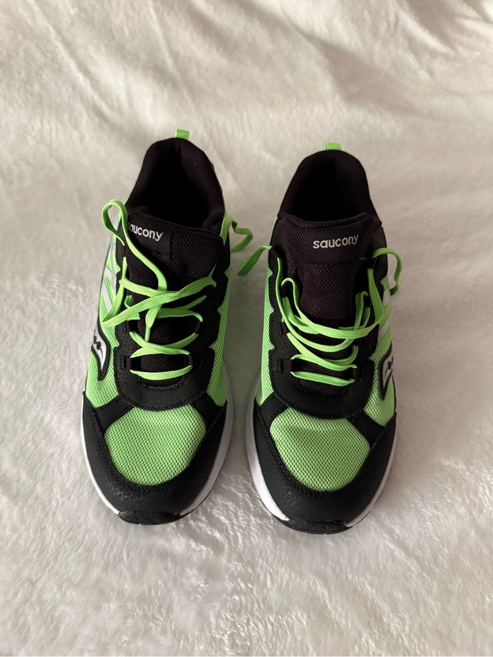 Saucony Black Neon Green Women’s Athletic Shoes 7